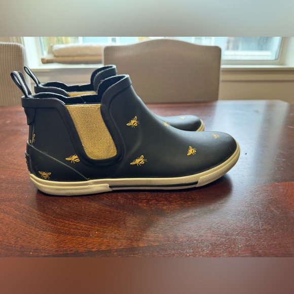 Joules Shoes - Joules Black and Gold Bee Pattern Rain Boots